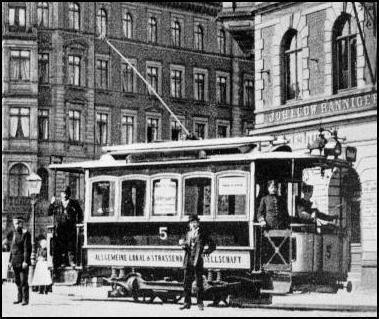 Triebwagen 5 (Baujahr 1893) am Nicolaibahnhof
