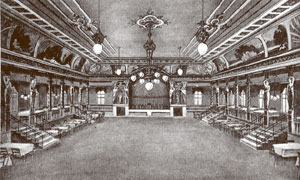 Der pompös ausgestattete Saal des Marmorpalastes auf einer Karte von 1914