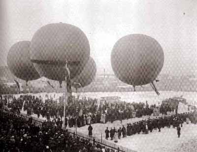 Fotografie vom 28.11.1909 - Die Taufe des Ballon "Chemnitz" vor seiner Fahrt Richtung Schneekoppe, begleitet von den Ballonen "Leipzig", "Graf Zeppelin" und "Plauen"