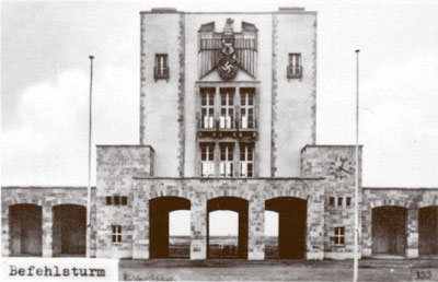 Der Befehlsturm - spter friedlicher Marathontor genannt