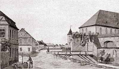 Die Pforte: rechts die Paulikirche ohne Turm, mittig der Pfortensteg 