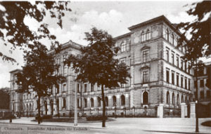 Technische Staatslehranstalten am Schillerplatz, Aufnahme um 1939 damals Platz der Alten Garde 6/7